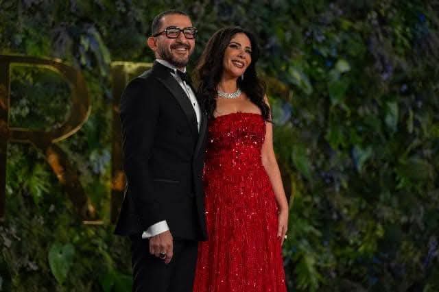 أحمد حلمي يتغزل في زوجته منى زكي بمناسبة عيدميلادهما