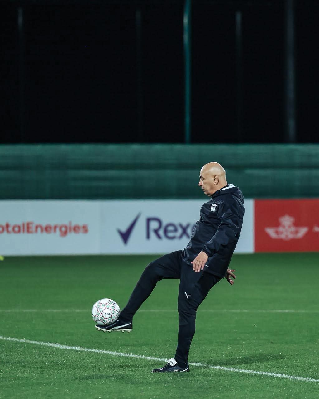 ثلاثة أرقام تحققوا وآخر مرتقب.. «حسام حسن» بين المهاجم الهداف والمدرب القناص