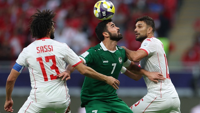 لا يتكرر كثيرًا.. هدف رائع من عمر خربين يفتتح التسجيل لسوريا بكأس العرب