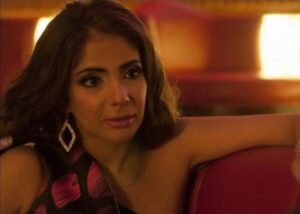 منى زكي تكسر صمتها