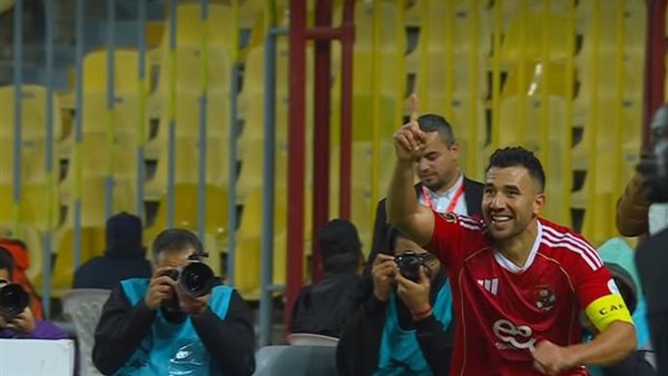 تريزيجية يتقدم للأهلي في الشوط الأول