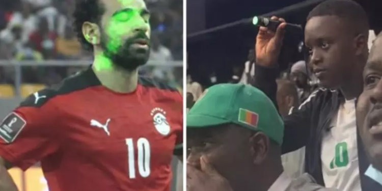 مشجع الليزر «تميمة حظ» السنغال أمام منتخب مصر في أمم إفريقيا