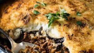 طريقة عمل المسقعة باللحمة والبشاميل.. أكلة لذيذة وسريعة التحضير