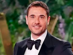 «بعد منشور زينة المثير».. ما حقيقة زواج أحمد عز من مساعدته؟