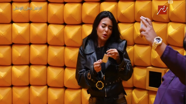 أسماء جلال أولى ضحايا برنامج رامز ليفل الوحش