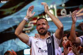 إصابة «علي معلول» تُربك حسابات نادي الصفاقسي التونسي.. ومدة غيابه عن المباريات