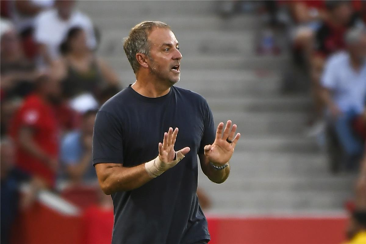 هانز فليك يلعن تشكيل برشلونة أمام ريال مايوركا.. موقف لامين يامال