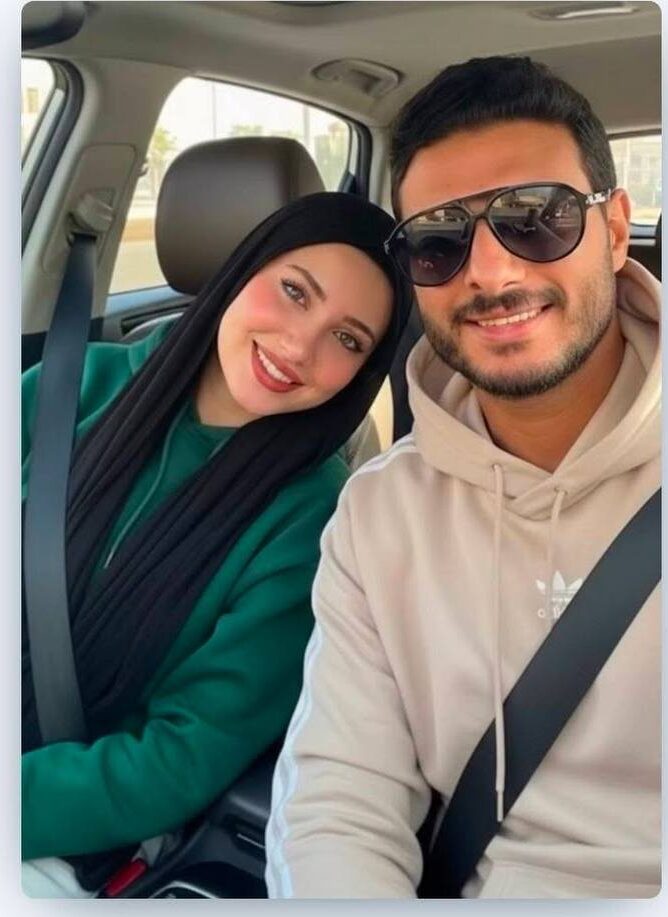 "شاهد عيان: فيك وبتركب صورها".. حقيقة جواز محمد الشناوي من رنا أحمد